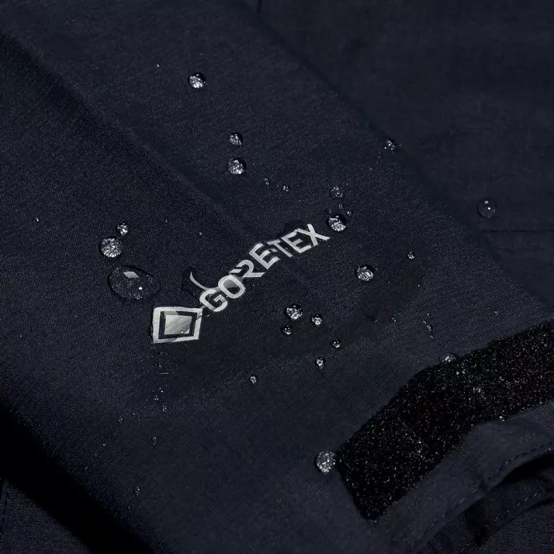 Berghaus Hillwalker Gore-Tex InterActive takki - naisten takki, koko M (musta)