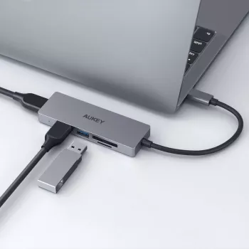 AUKEY CB-C63 USB-C-keskitin Ultra Slim 4-in-1 alumiini space gray