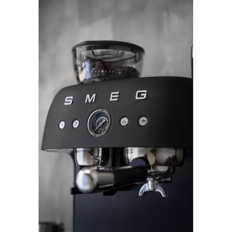 Smeg EGF03BLMEU espressokone myllyllä, 1650 W, musta