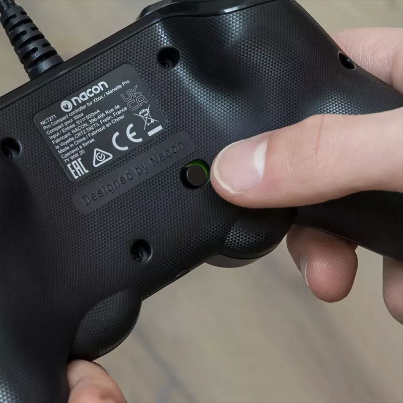 Nacon Compact Pro langallinen ohjain Xbox Series X|S, Xbox One & PC - valkoinen