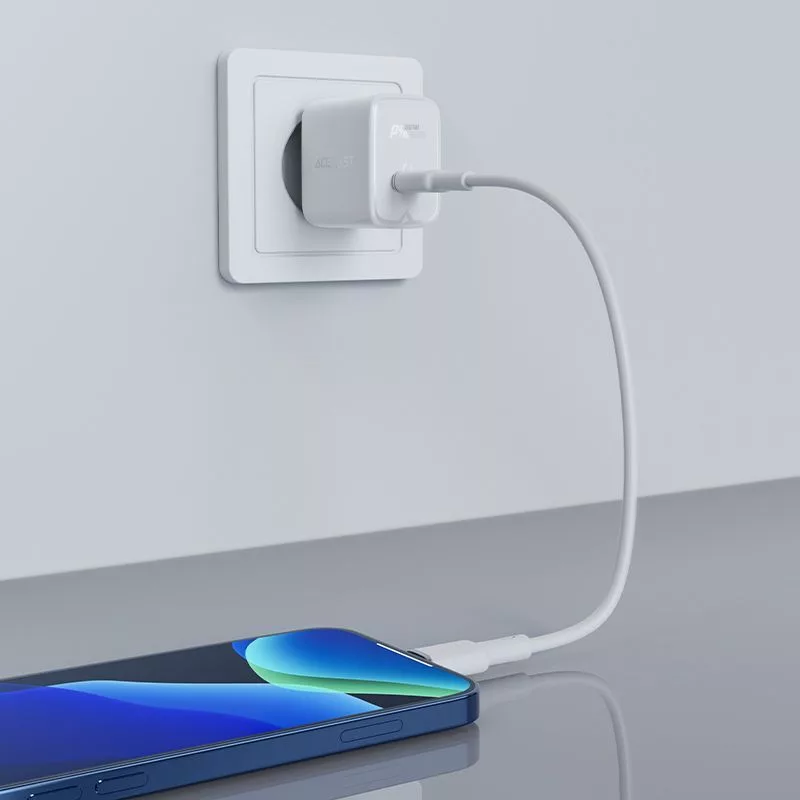 ACEFAST GaN USB-C -laturi 30W PD QC 3.0 AFC FCP valkoinen (A21)