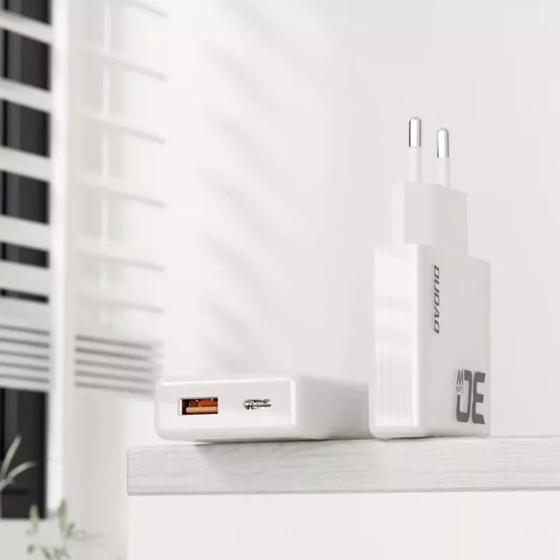 Dudao A30EU GaN 30W USB-C USB-A -seinälaturi USB-C–USB-C-kaapelilla 1m valkoinen