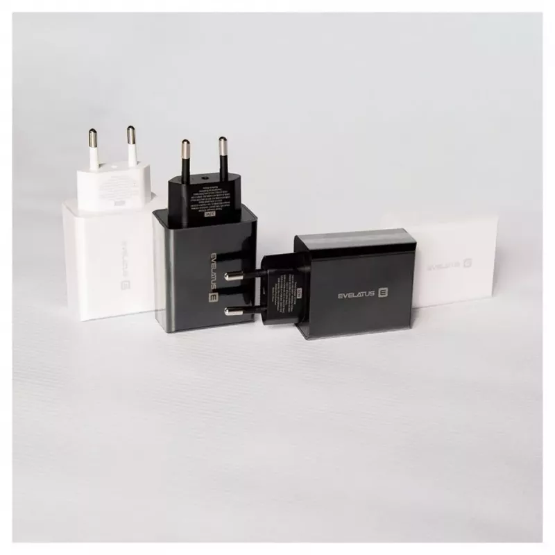 Evelatus ETC06 matkalaturi EU-seinä 3 porttia 32W USB-C / USB-A2 valkoinen