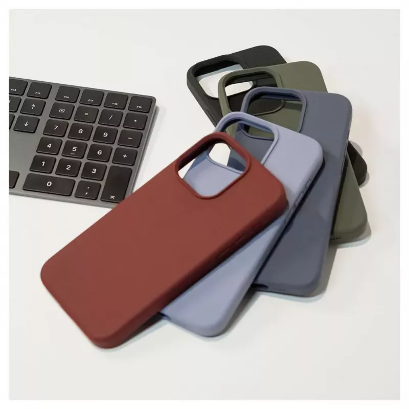 Evelatus Apple iPhone 15 Premium Soft Touch silikonikotelo tummanoliivi