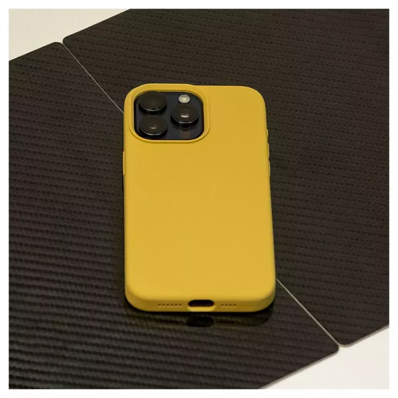 Evelatus Apple iPhone 15 Pro Premium Soft Touch silikonikotelo kulta