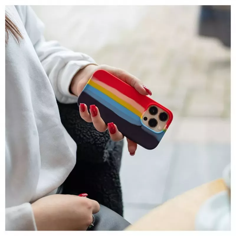 Evelatus Apple iPhone 15 Pro silikonikuori monivärinen sateenkaari