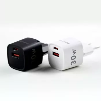 Evelatus USB-A ja USB-C 30W Max EU-laturi valkoinen