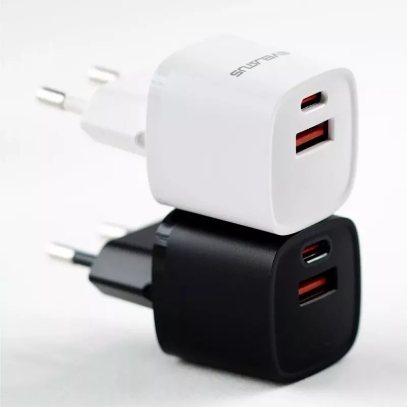 Evelatus USB-A ja USB-C 30W Max EU-laturi valkoinen