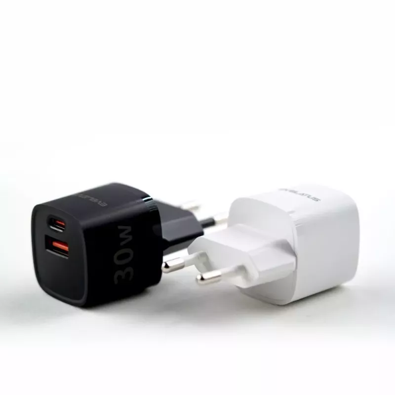 Evelatus USB-A ja USB-C 30W Max EU-laturi musta