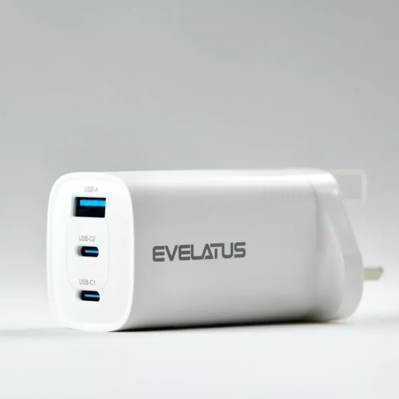 Evelatus 65W Max pikapikalaturi UK USB-C1/USB-C1/USB-A valkoinen