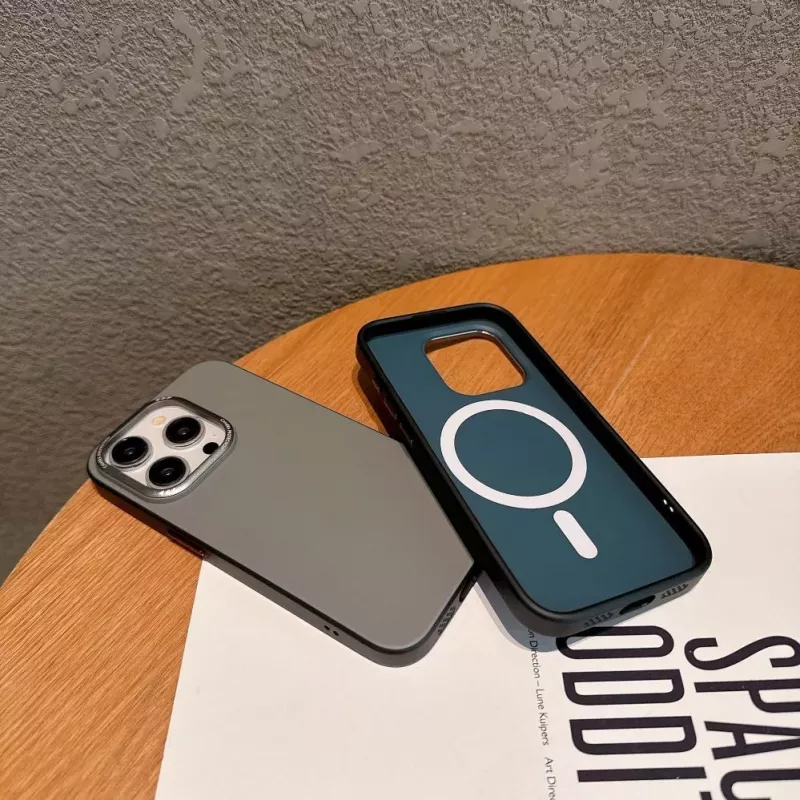 Evelatus Apple iPhone 16 Pro PC NeoCase MagSafe-yhteensopiva ruskea
