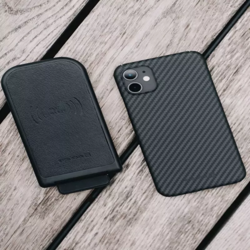 Evelatus Apple iPhone 11 Pro Max Premium Carbon -kotelo ECCI11 musta