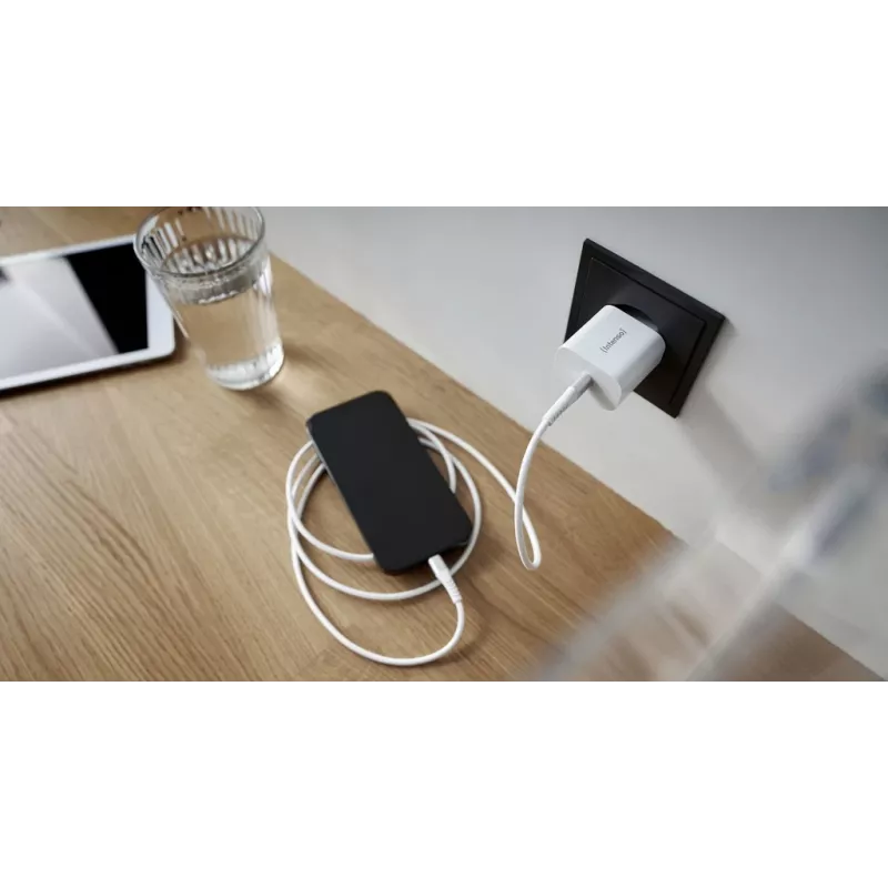 Sisäkäyttöinen laturi Intenso POWER ADAPTER USB-C/7802012
