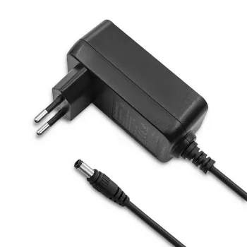 Qoltec pistokelaturi 30W 15V 2A 5,5x2,5mm musta