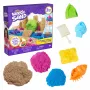 Kinetic Sand Beach Adventure setti – 907g hiekkaa 3 värissä muottien, työkalujen ja pelialtaan kanssa