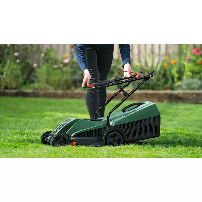 BOSCH EasyRotak 32-220 ruohonleikkuri ja 2 terää