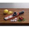 Joseph Joseph Handi-Grate 2-in-1 mini raastin & viipalointileikkuri - oranssi - ruostumaton teräs