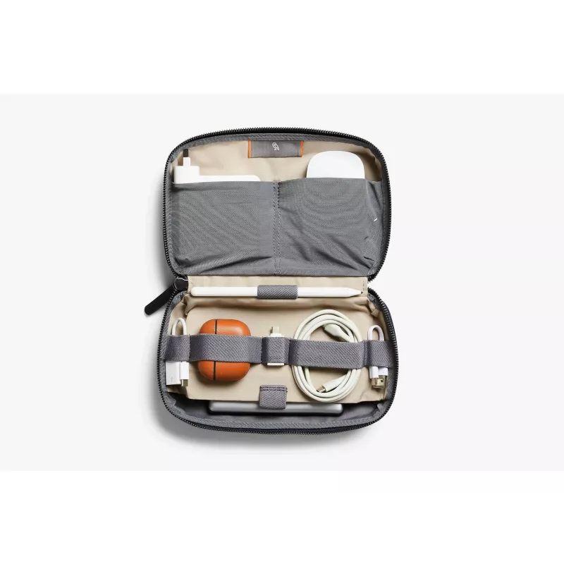 Bellroy Tech Kit - mobiilitarvikkeiden järjestäjä (navy)