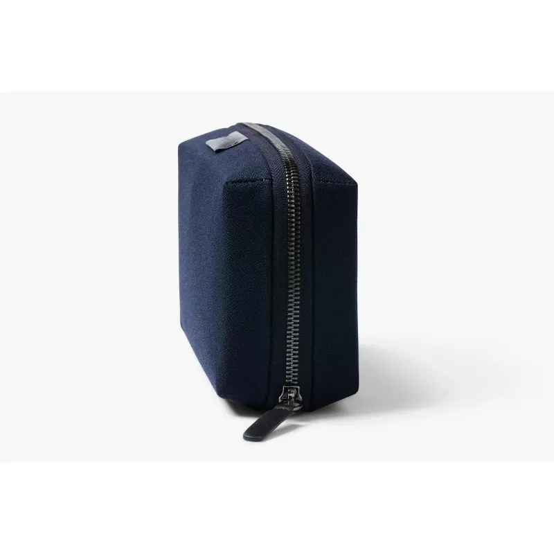 Bellroy Tech Kit - mobiilitarvikkeiden järjestäjä (navy)