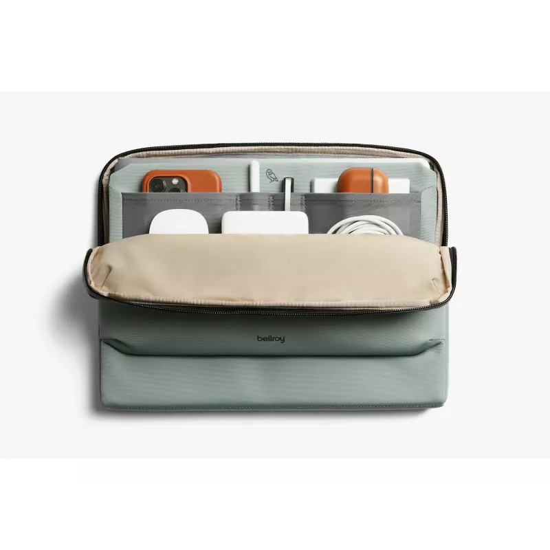 Bellroy Laptop Caddy 16 - kannettavan tietokoneen laukku 16 inch kannettaville tarviketaskuilla (Eukalyptus)