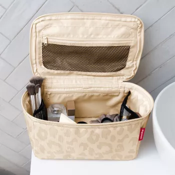 Reisenthel Beauty Case Leo Vanilla FF1043 - kosmetiikkalaukku 4L kierrätetty polyesteri