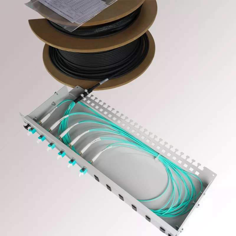 EFB Elektronik osittain varustettu breakout-box 24 LC-duplex-liittimellä OM3