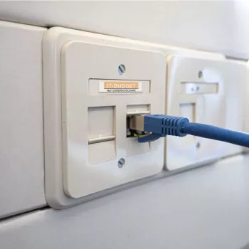 IT-BUDGET Premium -liitäntäkaapeli Cat.6A Cat.7 -raakakaapelilla 600 MHz LSZH PoE+ 10Gbit sininen 15 m