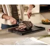 Joseph Joseph Cut&Carve Plus suuri musta leikkuulauta integroiduilla lihanpitopiikeillä