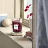 Yankee Candle Signature Black Cherry suuri tuoksukynttilä lasipurkissa 567g