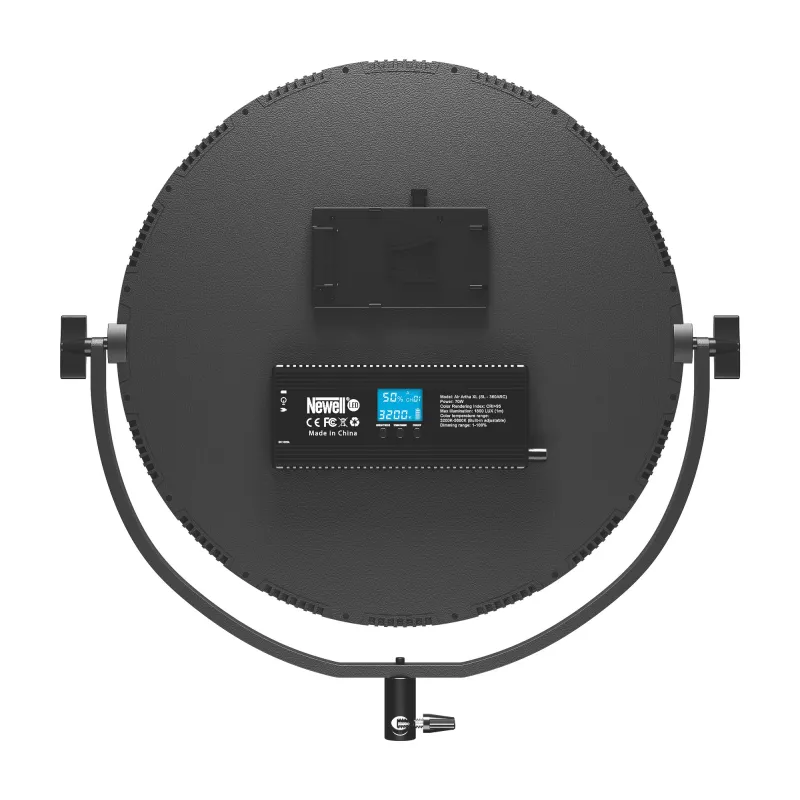 Newell LED Air Artha XL -paneelivalo ja Talos-valostatiivisarja