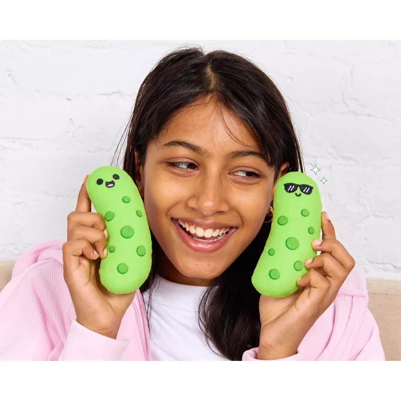 Just Play Emotional Support Pickles pehmolelu