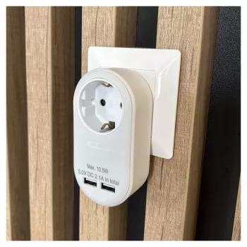 ENTAC pistorasia-adapteri 2x USB-A valkoinen