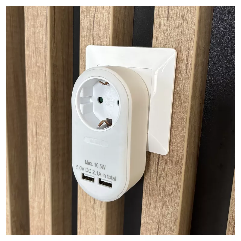 ENTAC pistorasia-adapteri 2x USB-A valkoinen