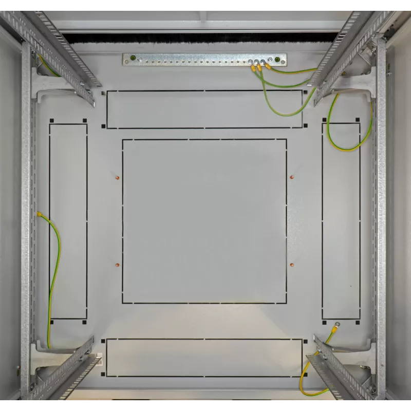 EFB Elektronik PRO -verkkokaappi – vaaleanharmaa RAL 7035 – 33HE – 19 tuumaa