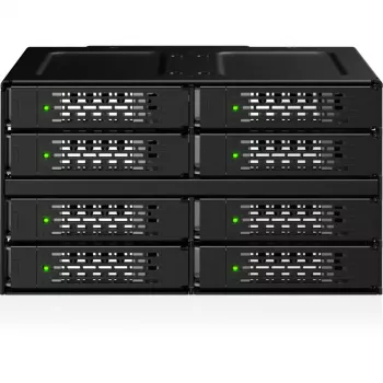 ICY DOCK ToughArmor MB508V5P-B 8 paikan 2,5 tuuman U.2/U.3 NVMe SSD/HDD täysmetallinen taustalevymoduuli