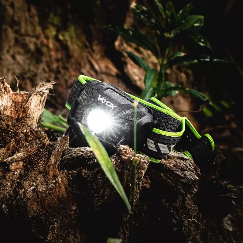 VAYOX VA0020 akku-otsalamppu, 170 lm, liiketunnistin, 1200 mAh, USB-C, IP66, musta