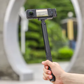 SUNNYLIFE suojakehys kamera cage Insta360 X4 1/4 tuuman kierteellä ja cold shoe -kiinnikkeillä
