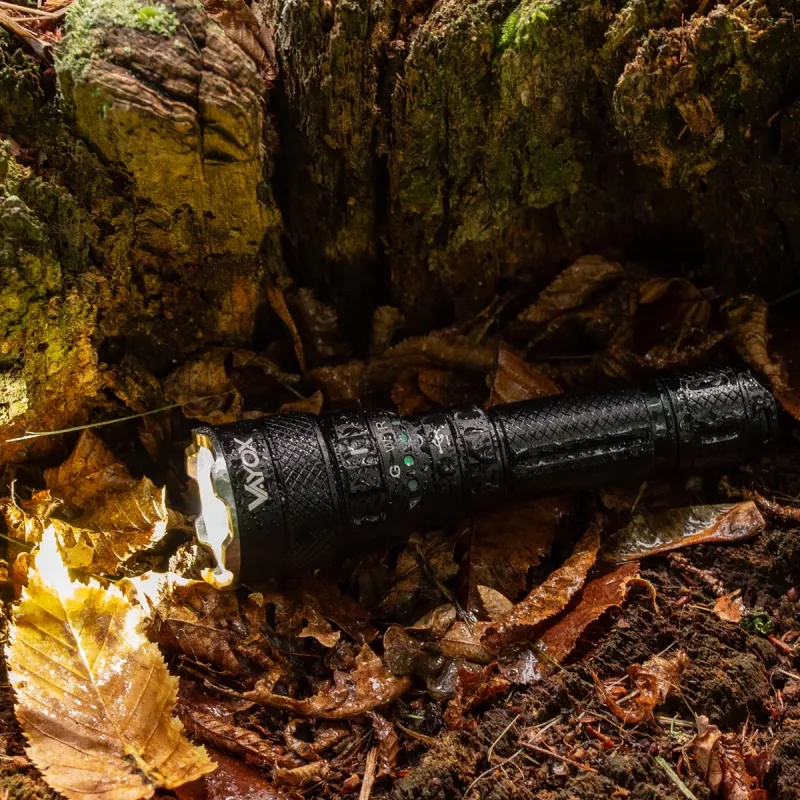 Vayox VA0099 LED-taskulamppu 1500 lumenia CREE XHP50 USB-C ladattava