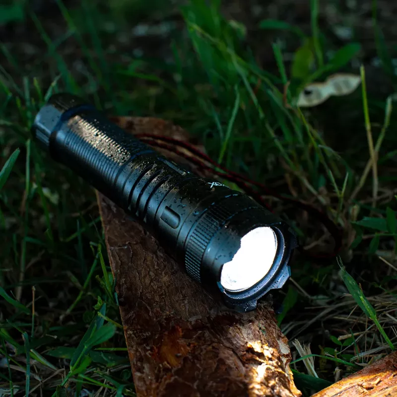 VAYOX VA0179 akkukäyttöinen taskulamppu, 600 lm, 10 W, zoom, varavirtalähdetoiminto, USB-C