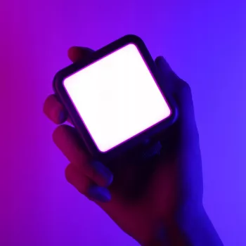 Ulanzi VL49 RGB Pro LED-videovalo 60 LED 2500mAh magneettikiinnityksellä ja hunajakennolla