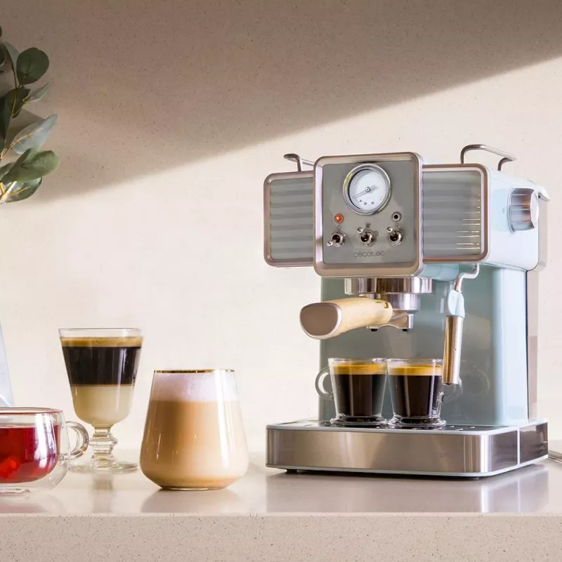 Cecotec Power Espresso 20 Tradizionale espressokeitin, 20 bar, 850 W, 1,5 l, musta/hopea