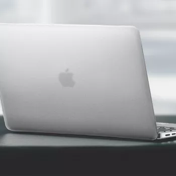 Uniq MacBook Air 13 läpinäkyvä suojakotelo (Combat Series)