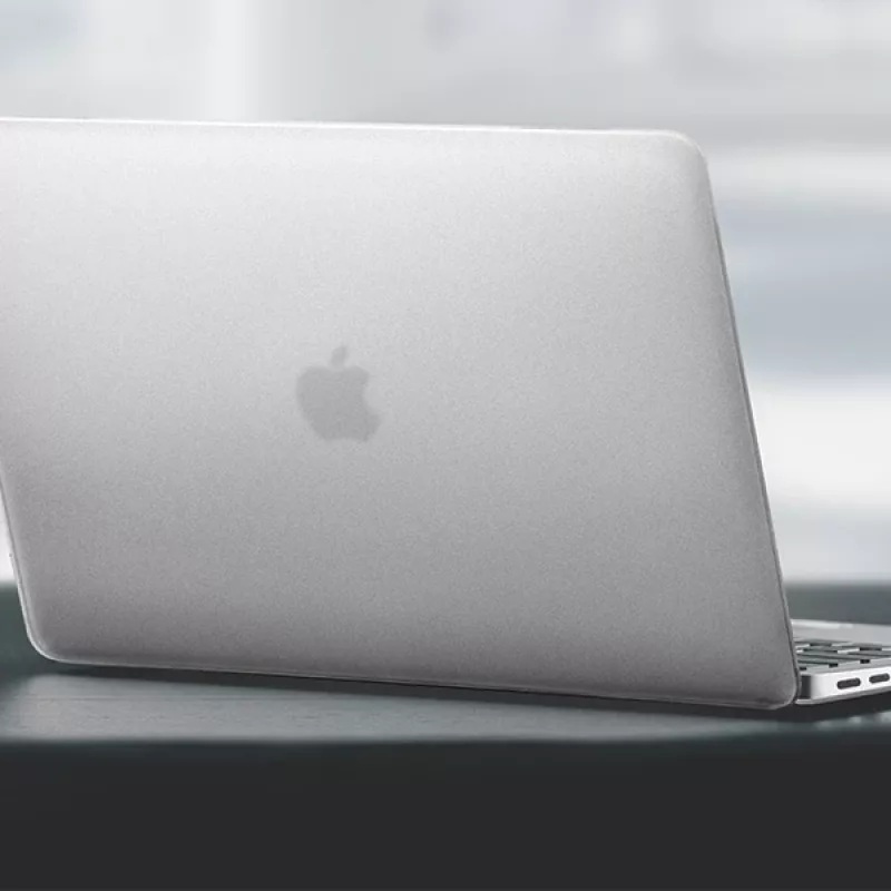 Uniq MacBook Air 13 läpinäkyvä suojakotelo (Combat Series)