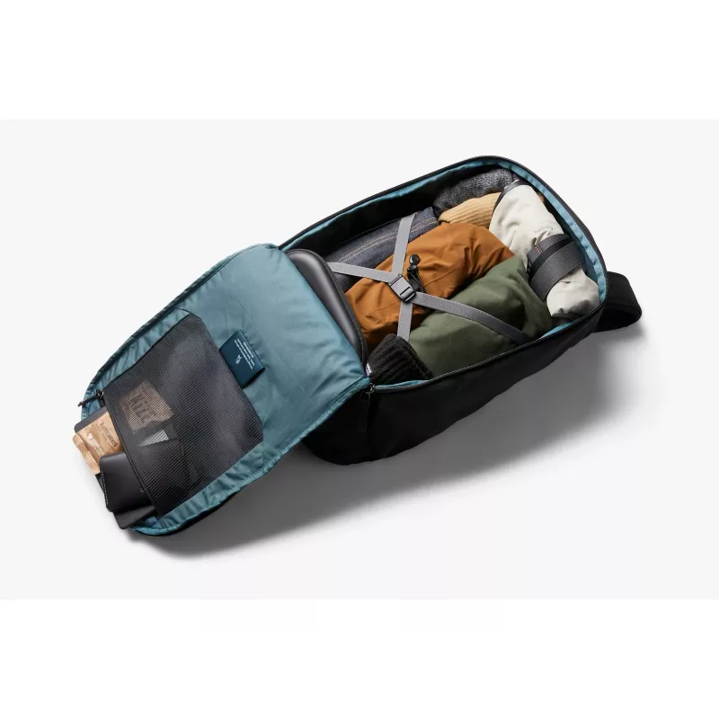Bellroy Transit Workpack Pro 22L reppu kannettavan tietokoneen lokerolla (musta)
