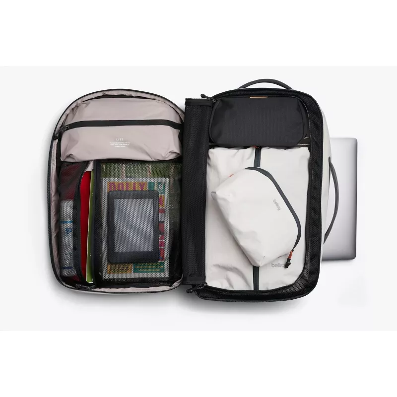 Bellroy Lite Travel Pack - 30L matkareppu kannettavan tietokoneen lokerolla (Ash)