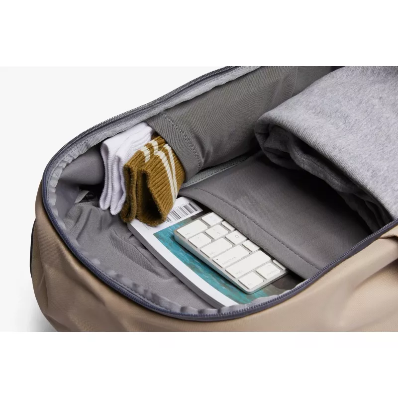 Bellroy Transit Workpack 2nd Edition - 20L reppu kannettavan tietokoneen lokerolla (Stone)