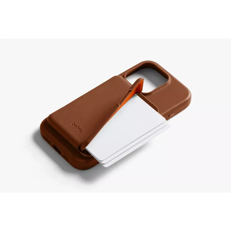 Bellroy Leather Case with Magnetic Wallet for iPhone 16 Pro, ruskea
