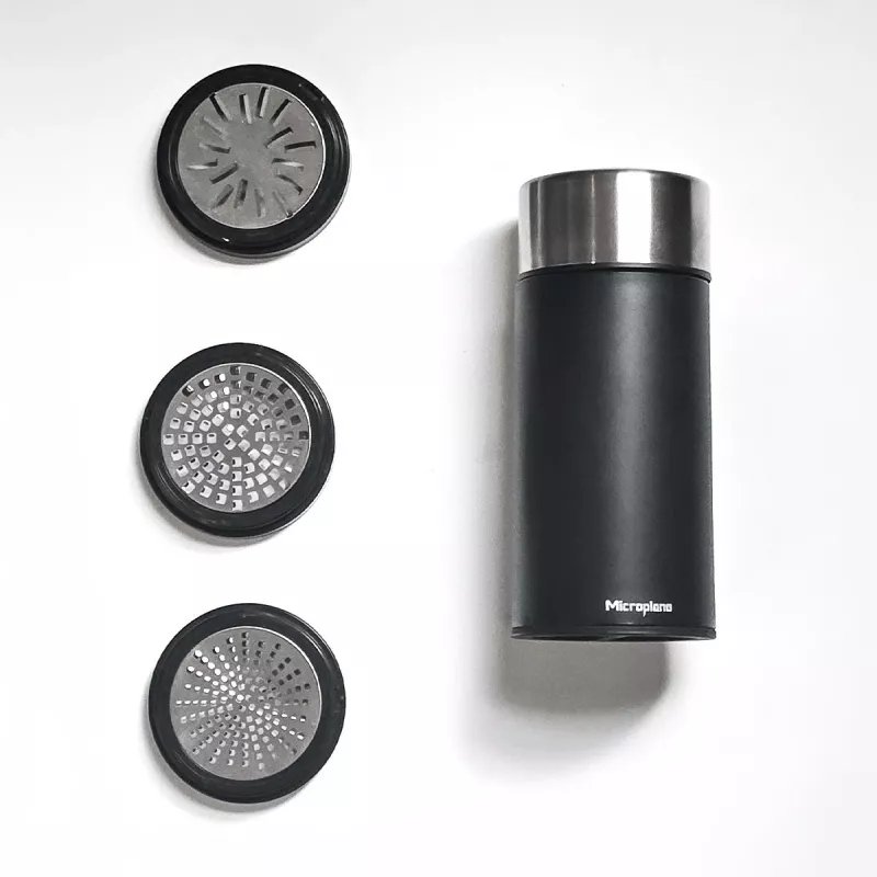 Microplane Universal Mill - musta/läpinäkyvä, kiertoraastin kovalle juustolle, suklaalle, pähkinöille, mausteille