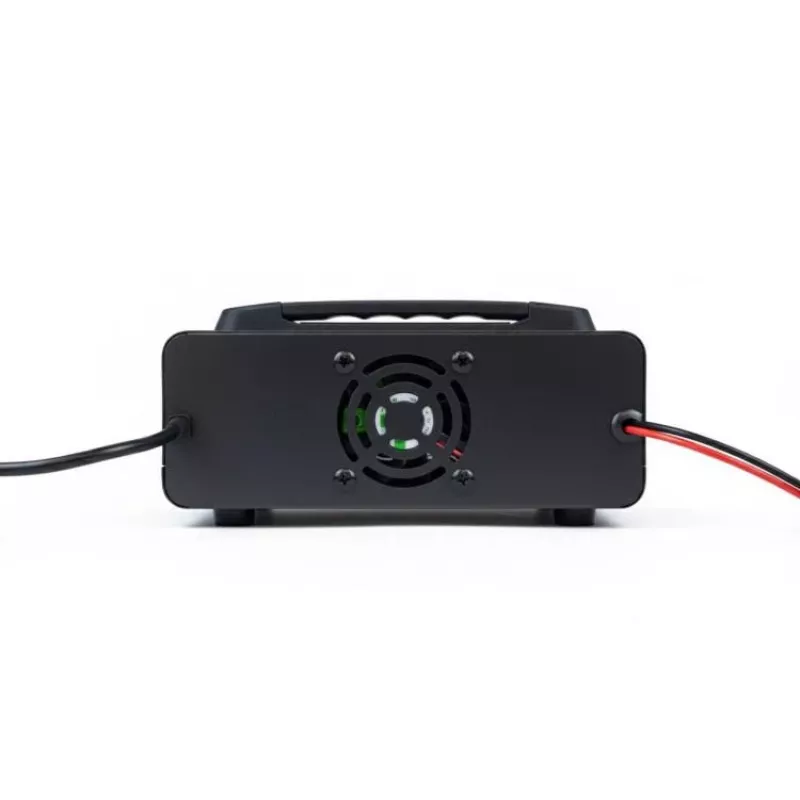 VOLT POLSKA Smart Charger 12V/24V 15A A20 musta