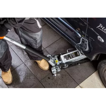 NEO Tools 11-730 auton tunkki/jalusta